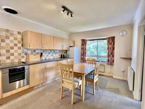 KITCHREN DINING ROOM- click for photo gallery